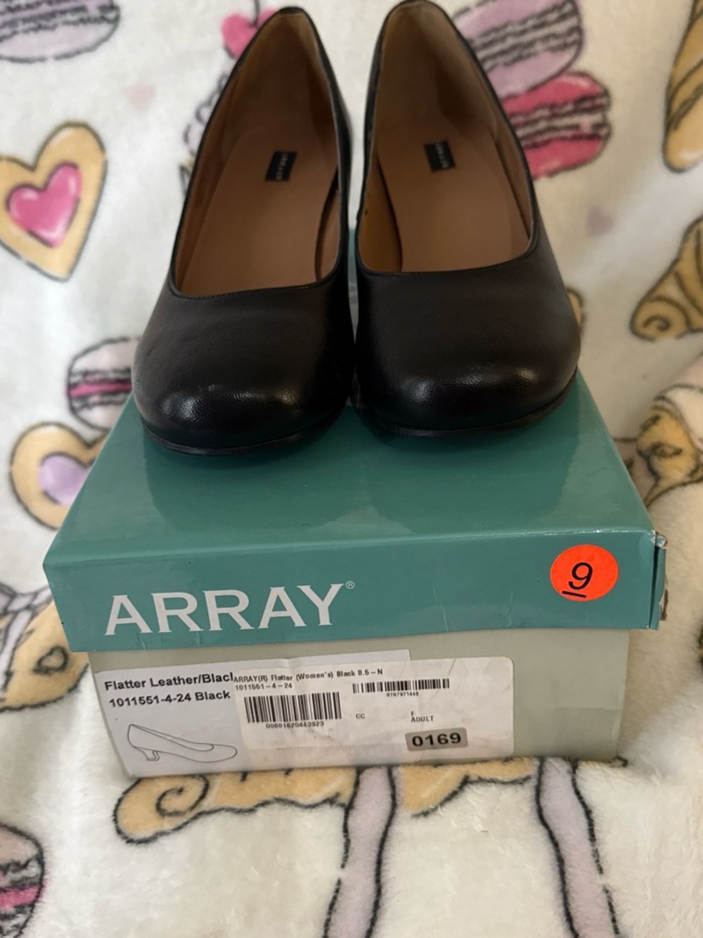ARRAY Black Leather Closed-Toe Flatter Pumps